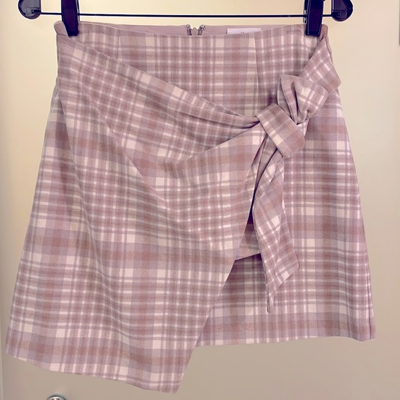 Wilfred Dresses & Skirts - Wilfred Plaid Mini Skirt - Size Small